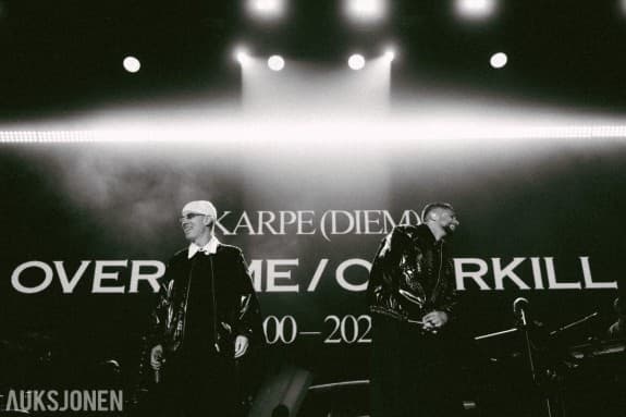 2 billetter til Karpes siste konsert + 2 Karpe World strandstoler