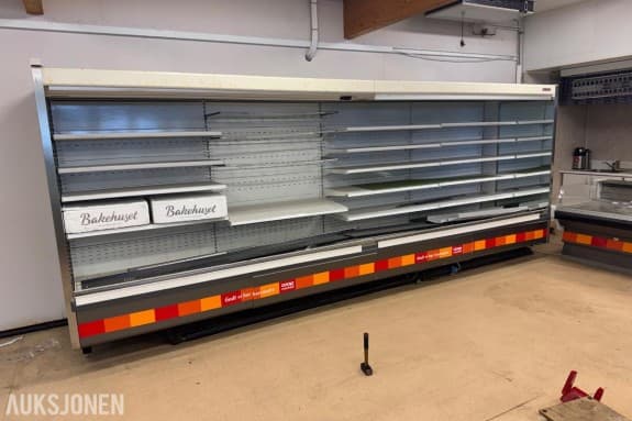 Arneg bakeridisk / kjøledisk med glass og hyller – ca. 7,20 meter Stor Arneg butikkdisk med mange hyller og god utstillingsplass.