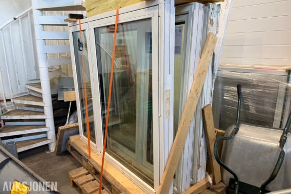 2025 NorDan vinduer 1580 x 1470 mm - Tre like vinduer - Toppsving med to rammer - Hvit NCS S0502Y - Ubrukte