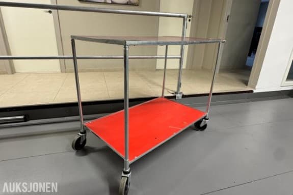 Verkstedtralle / arbeidsbord på hjul – selges fra konkursbo Verkstedtralle / arbeidsbord på hjul – selges fra konkursbo
