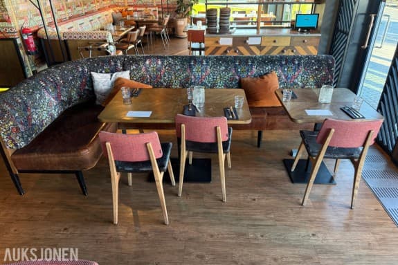 Sofagruppe, bord og stoler
