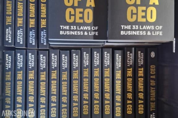 75 nye bøker: The Diary of a CEO av Steven Bartlett. The 33 Laws of Business & Life.