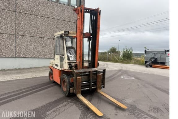 1983 Datsun YGF03A40 dieseltruck - løftekapasitet 4 000 kg