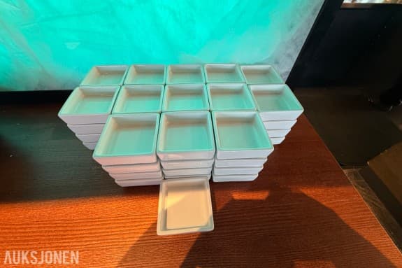 53 stk. rektangulære serveringsskåler i hvit keramikk – 6,5 x 6,5 cm