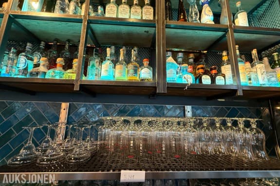 Større parti med ølglass, vinglass og cocktailglass – Kirin Ichiban m.m.