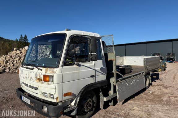 1994 Nissan Planbil m/nedfellbare-karmer