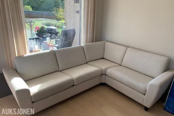 2015 Formfin Hjørnesofa i beige stoff