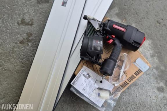 2024 Bosch FSN 140 Professional styreskinner 1400 mm + Aeropro MCN90 spikerpistol