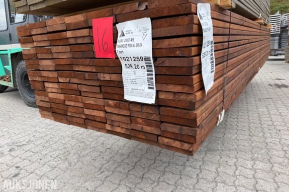 *HURTIGAUKSJON* Terrassebord 28 x 145 Glatt Ende sprekk, 1 sort Furu