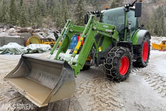 2022 Fendt 314 Vario traktor, 2 212 t, Cargo 4X/75 frontlaster og skuffe