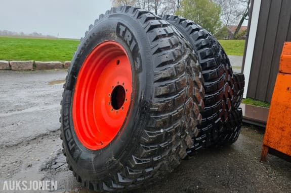 Traktorhjul på felg Industrihjul med pigg ca 40%