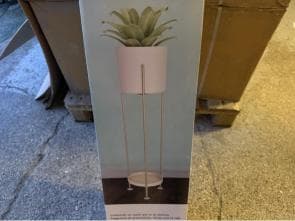 Blomster skjuler i metal startpris kun 1 kr