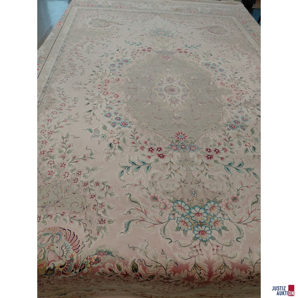 Machine carpet made of viscose