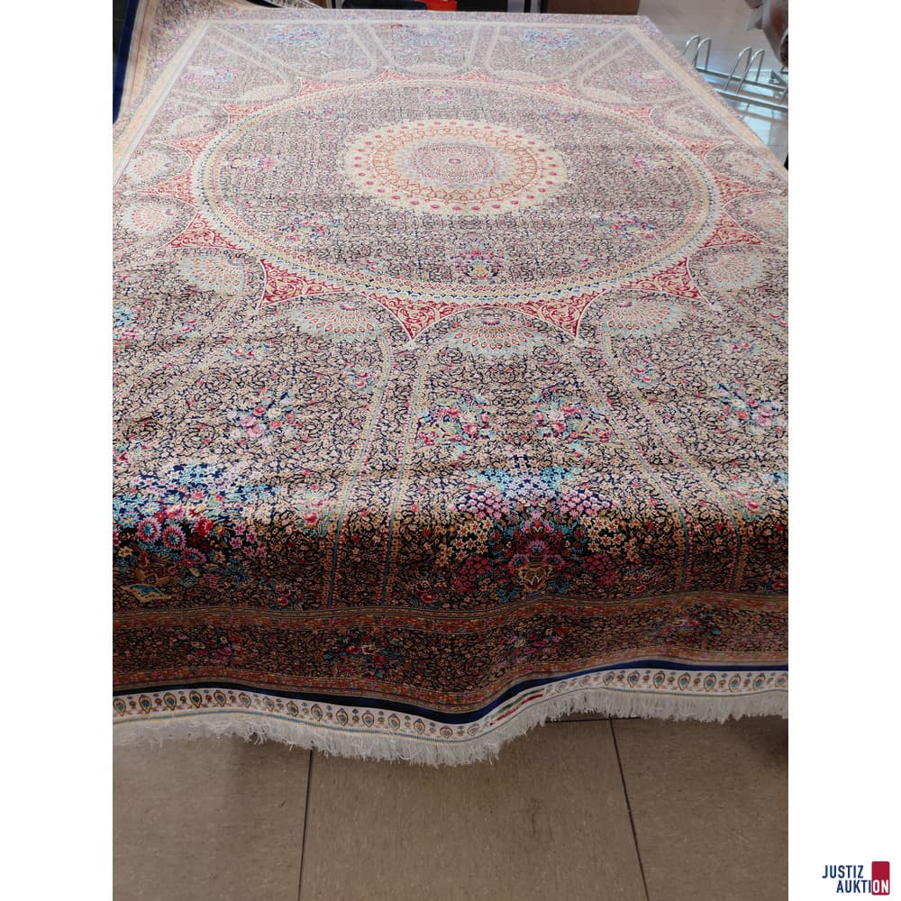 Machine carpet made of viscose