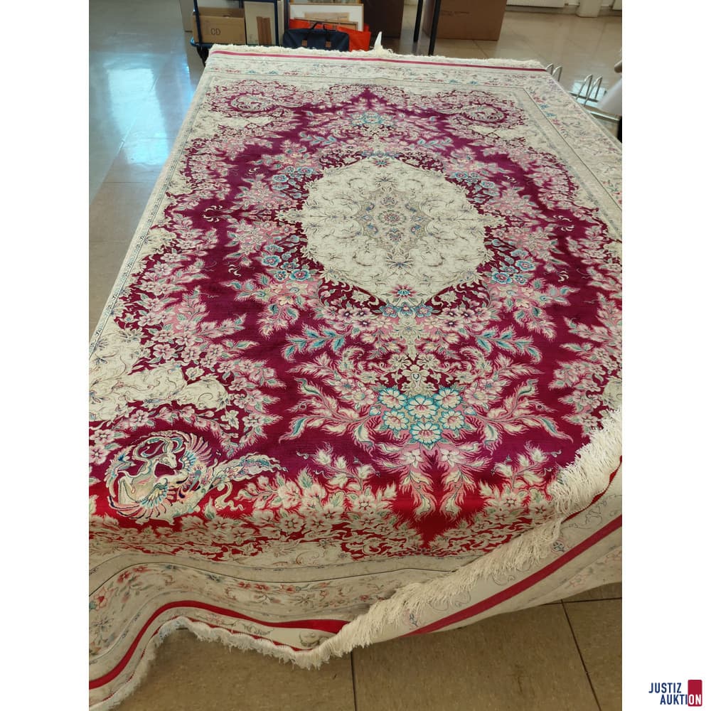 Machine carpet made of viscose