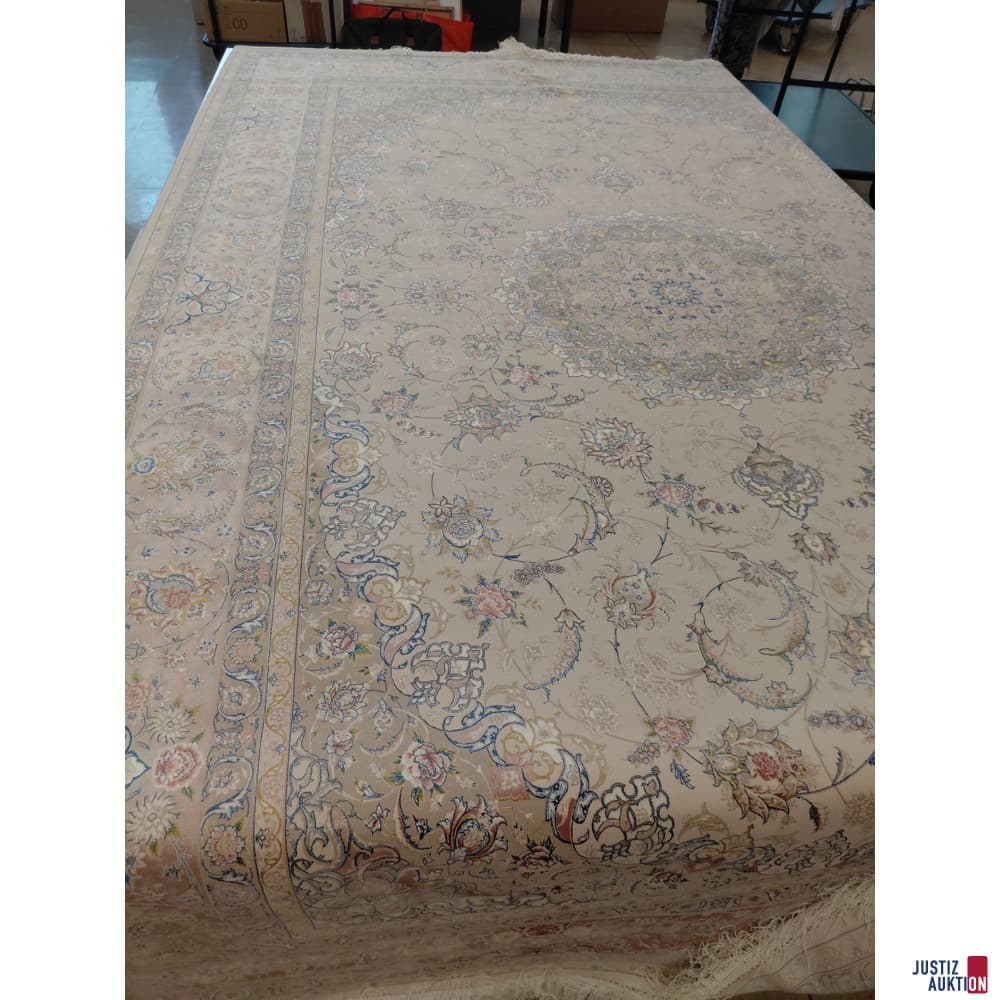 Machine carpet made of viscose