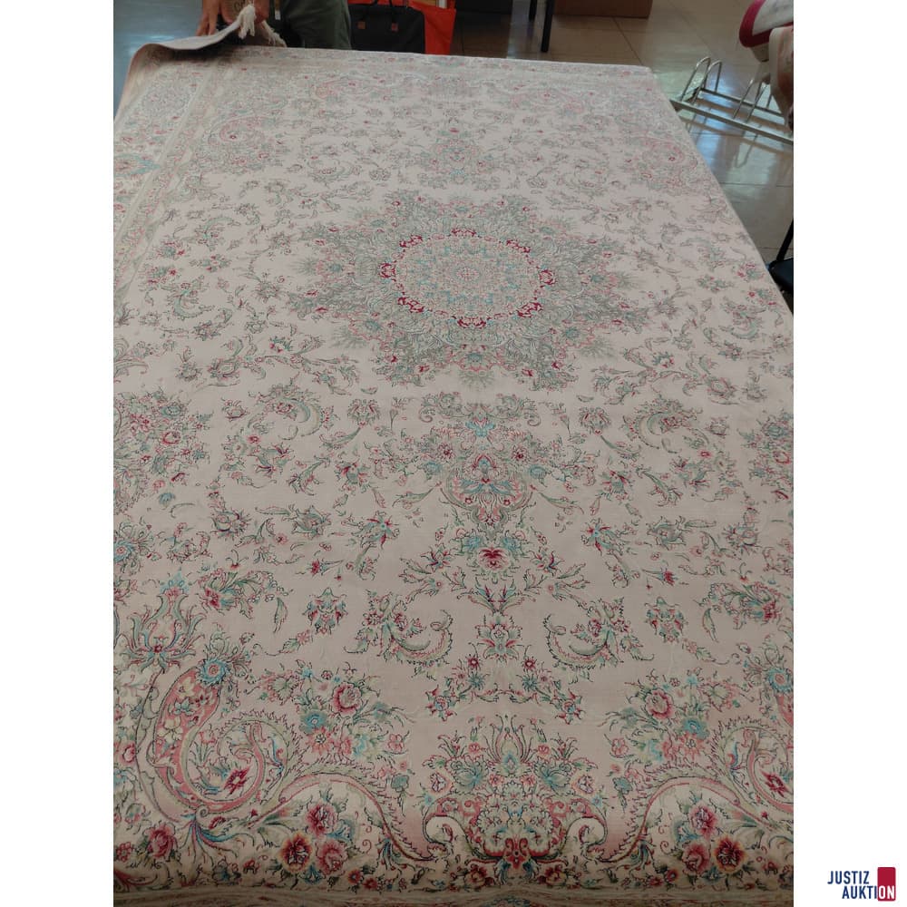 Machine carpet made of viscose