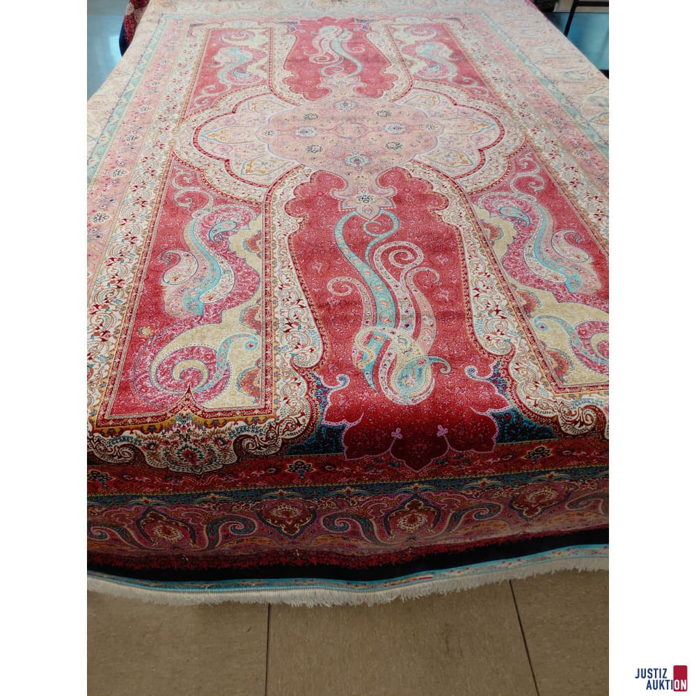 Machine carpet made of viscose