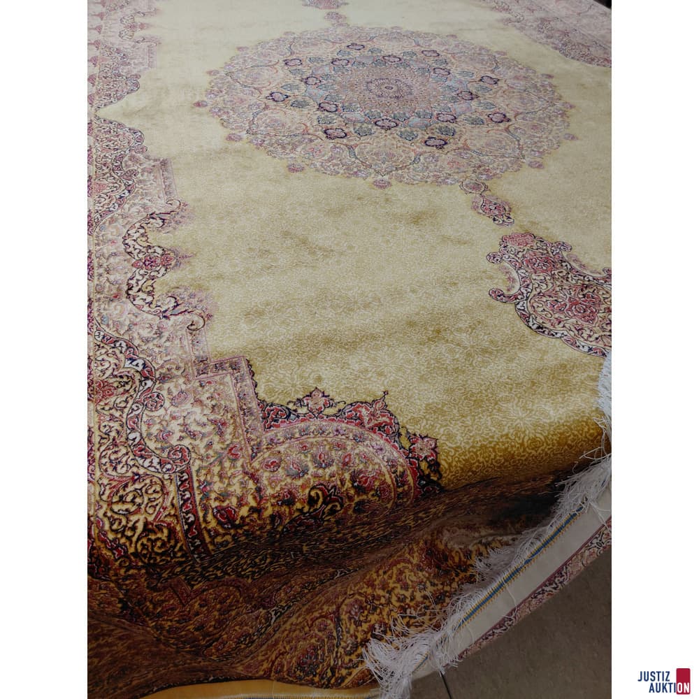 Machine carpet made of viscose