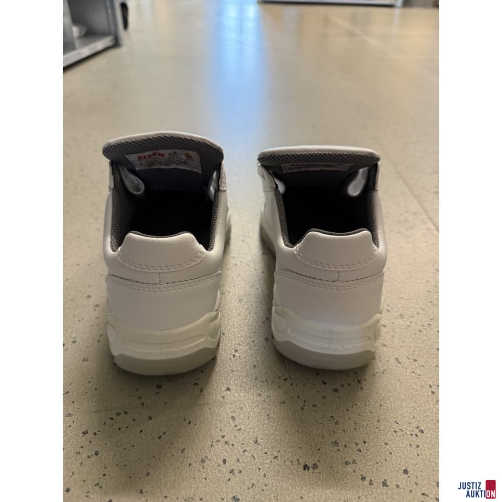 Kitchen shoe