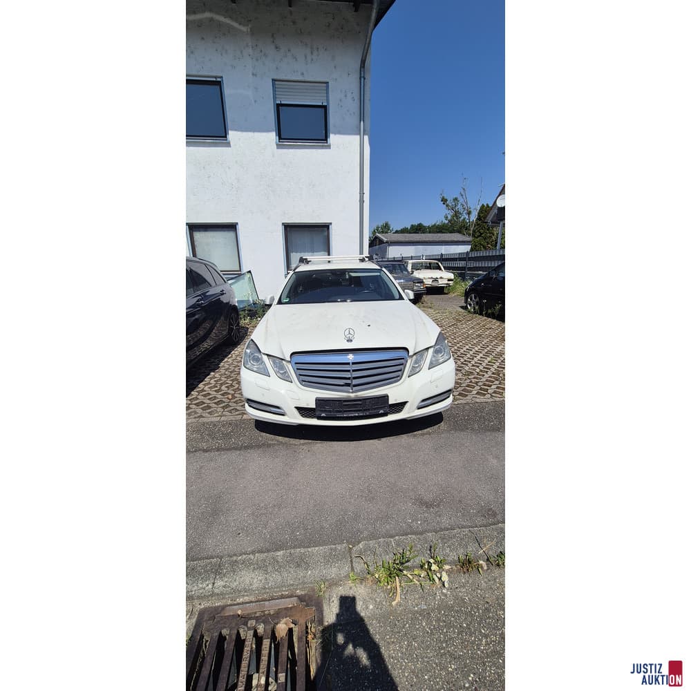 White Mercedes-Benz E 250 CDI T-Model
