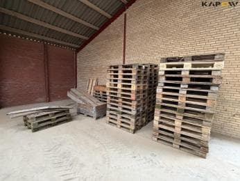 Pallets and pallet collars