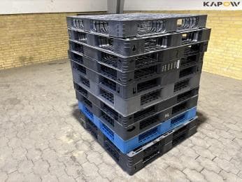 Plastic pallets - 11 pcs