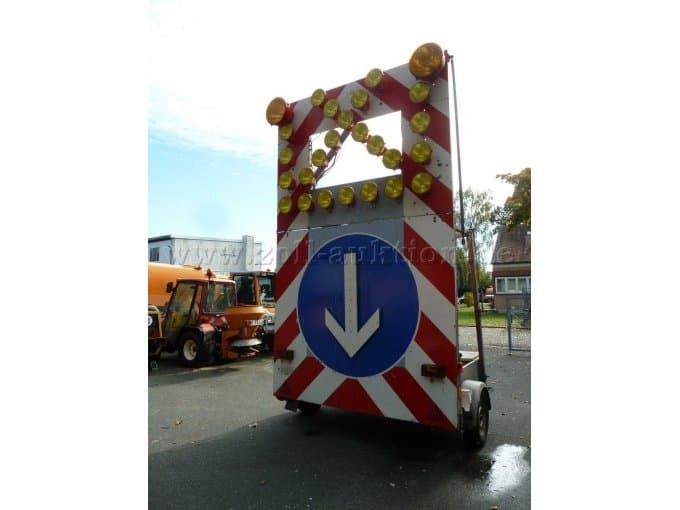 Trebbiner Fahrzeugbau AT93 Warning Trailer