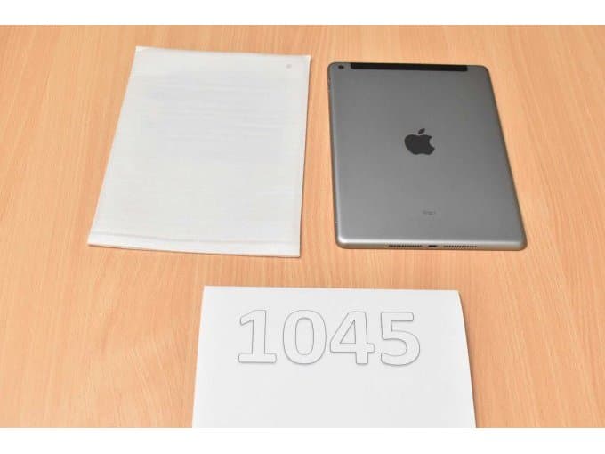 Apple iPad 6th generation Wi-Fi + Cellular A1954 32 GB 9,7" (24.63cm)