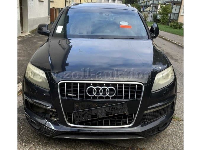 Audi Q7 3.0 TDI quattro with tow hitch