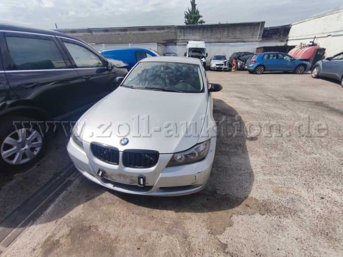 BMW E90 320i
