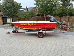 Boat (manufacturer unbek.) with 25-hp (Evinrude) and single-axle trailer (Heinemann)