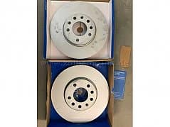 Brake discs ate front and rear