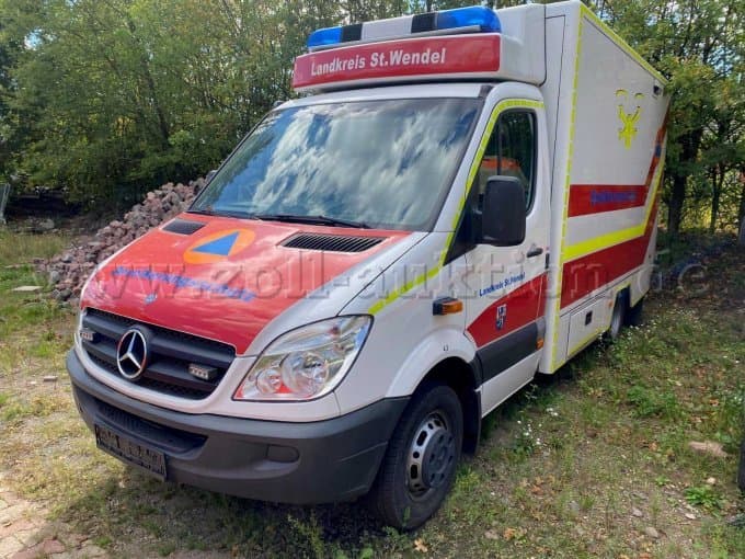 Used vehicle Mercedes Benz Sprinter former RTW with engine damage