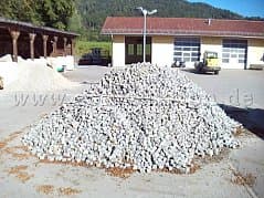 1 Haufen mit gebrauchten Granit Pflastersteinen