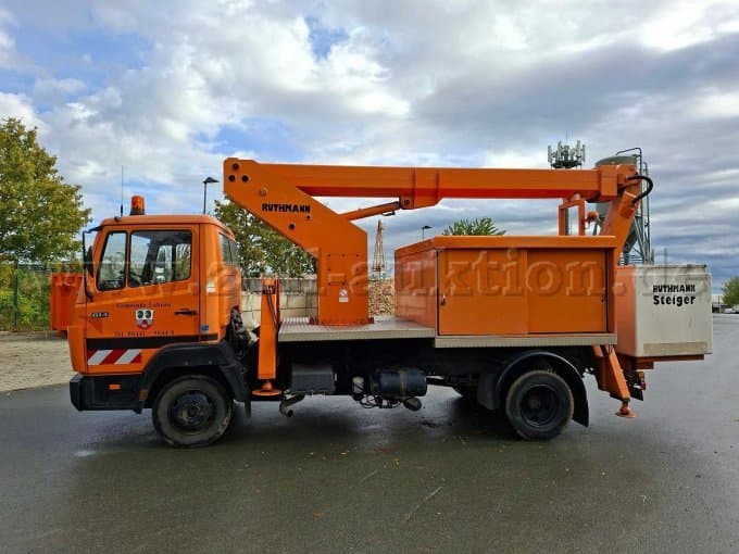 Hubsteiger Ruthmann Steiger T145 on Mercedes truck type 814 - defective