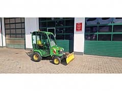 John Deere X748