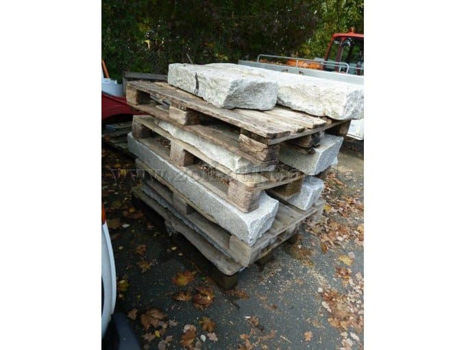 Mixed lot of Granite mouldings curbstone