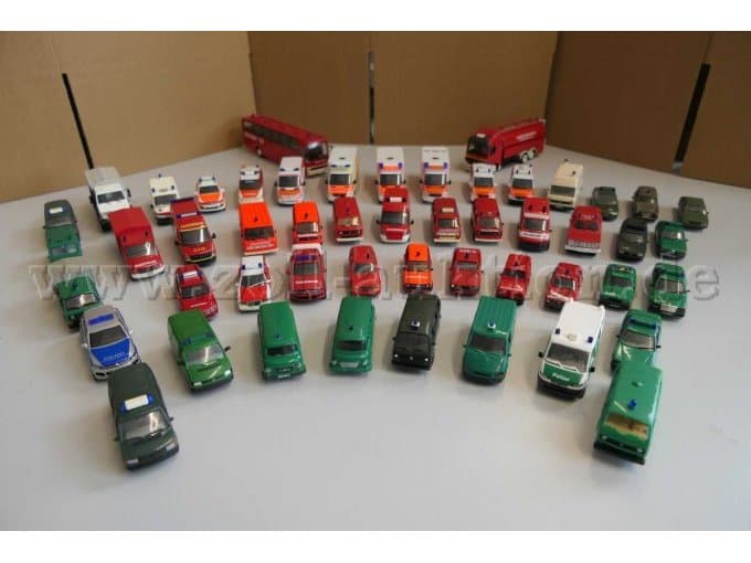 Mixed lot of 51 emergency vehicle models 1:87