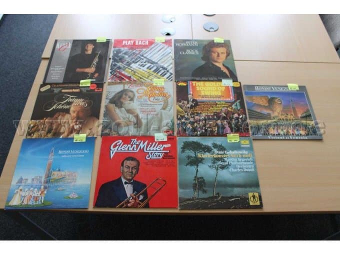 Mixed lot of with 40 records / various performers