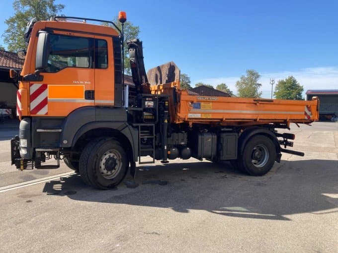 MAN Truck TGS 18 360 with crane