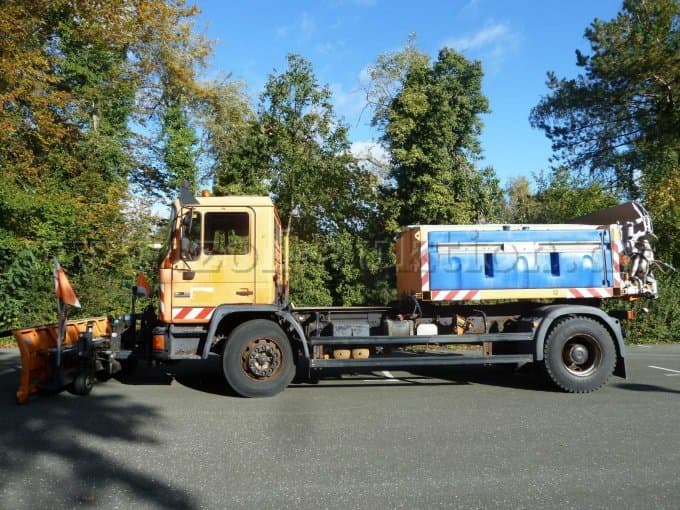 MAN M05 with spreader Icebear and Schmidt snow plug *Winter service*