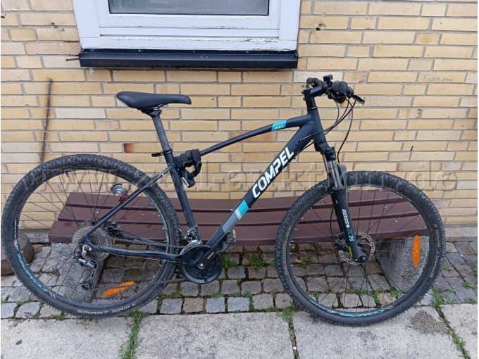 Mountain bike of the brand Compel
