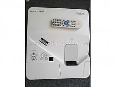 1 NEC MHL UM301W Kurzdistanzbeamer aus Schulbetrieb mit Fernbedienung
