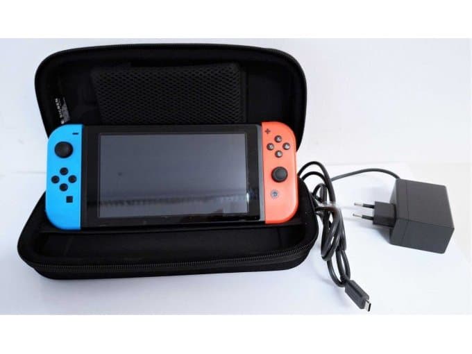 Nintendo Switch Console HAC-001 (-01) with 2 Controllers
