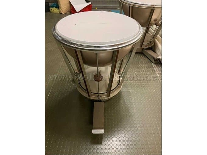 Rogers pedal timpani (damaged cover)