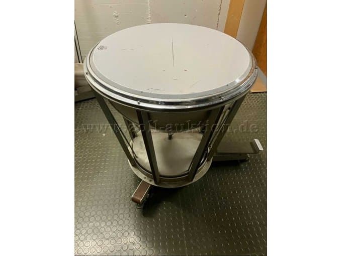 Rogers pedal timpani (undamaged cover)