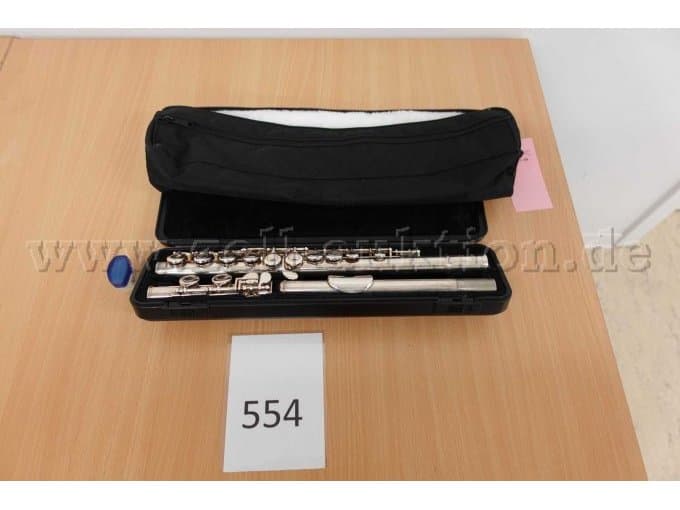 transverse flute Yamaha, in black case