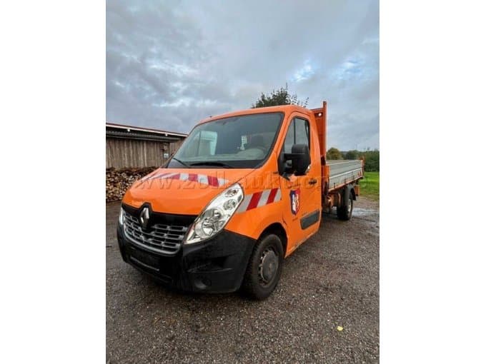 Renault Master tipping platform with gearbox and clutch damage