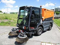 Schmidt Swingo 200 sweeper